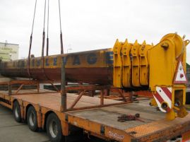 Liebherr LTM 1090/2 boom
