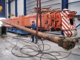 Liebherr LT 1090 telescoop cilinder